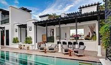 他令我肃然起敬