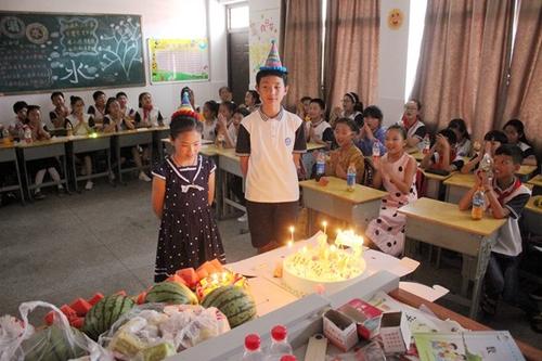 参加同学的生日聚会