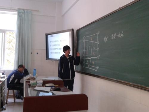 在讲台上