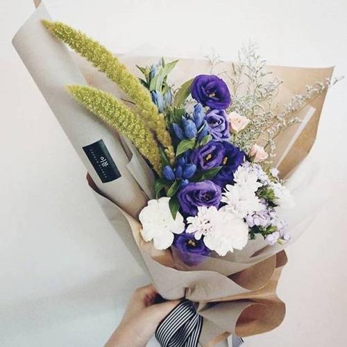 给别人一束花