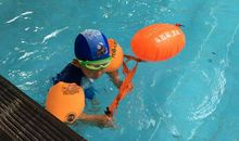 在岸上“游泳”