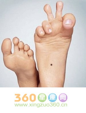 脚底发出声音