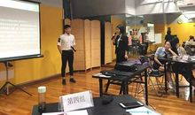 有趣的“咬耳朵”游戏