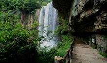 美丽的百丈瀑布