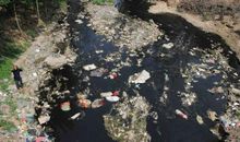 被污染的小河