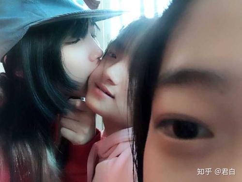 对妹妹撒谎