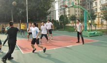 激烈的篮球对抗赛