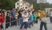 扣人心弦的拔河比赛