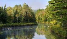 青山隐隐，水迢迢