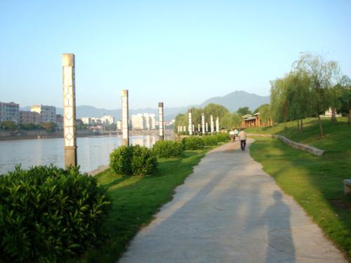 沿江公园旅游记
