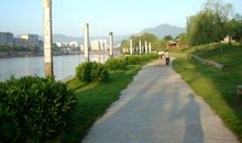 沿江公园旅行记