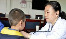 大手牵小手，爱心送温暖