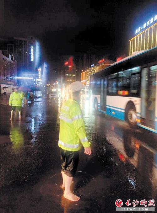 雨中回家的路