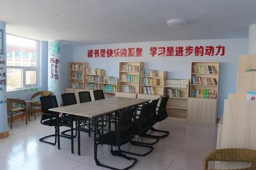 走进阅览室