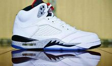 盼望已久的运动鞋