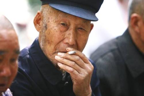 吸烟爷爷