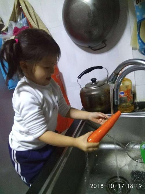 帮助奶奶洗碗