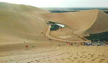 难忘月牙泉，不舍鸣沙山