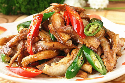 美味的两次煮熟的猪肉