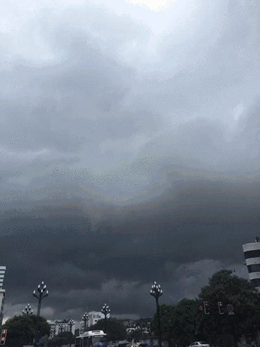 暴风雨突袭