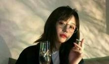 看到雨伞，我想起了她