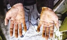 那一双长满老茧的手