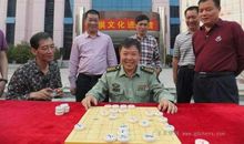 我和爸爸斗象棋