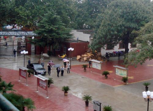 多雨的学校
