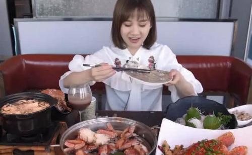 把船翻到排水沟里