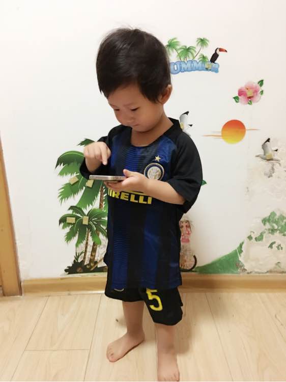 我的假小子在同一张桌子