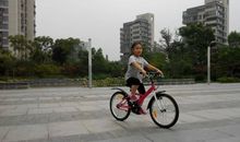 我学会了骑二轮自行车