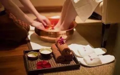 花瓣足浴