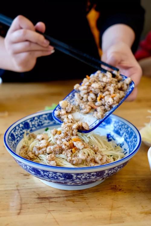 美味三虾面