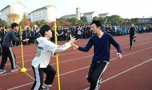 扣人心弦的迎面接力赛