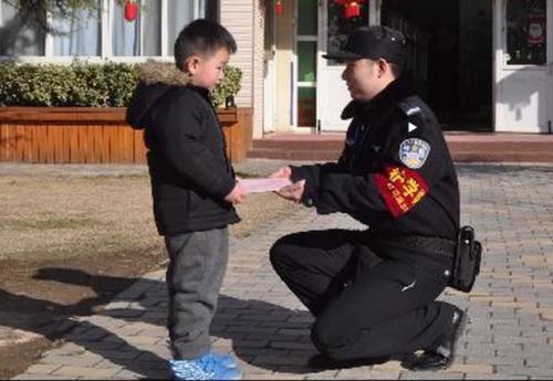 校园里的叔叔保安