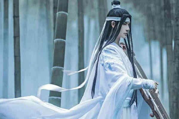 白衣服