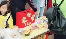 一场热闹的图书义卖活动