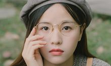 圆脸庞的小女孩