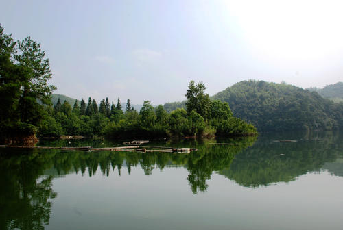 美丽的陡峭湖