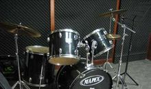 敲架子鼓的乐趣