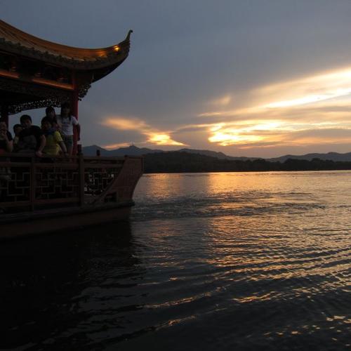 夕阳下的奶奶