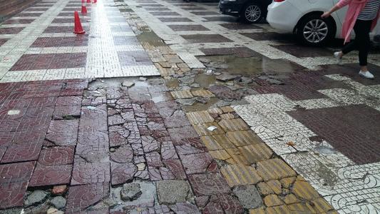 那条干净的人行道