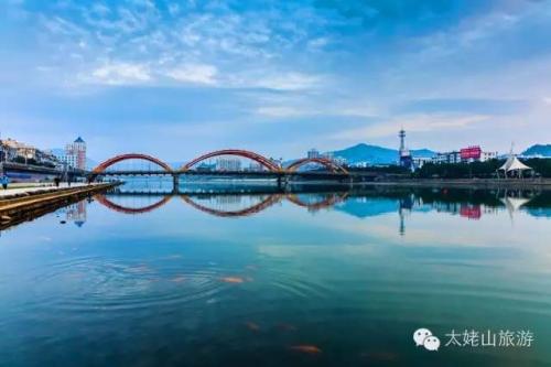 美丽的河边