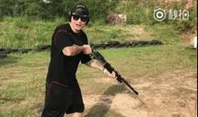 欺软怕硬的小狗