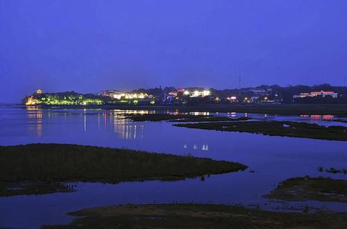 描绘北戴河风光的构图