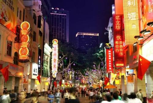 热闹的步行街