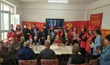 深入社区学雷锋