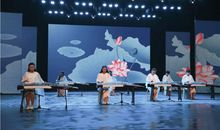 愉快的古筝表演