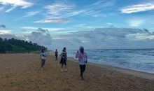 和姐姐一起玩沙子