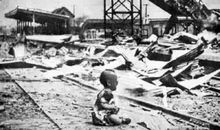 在废墟中哭泣孩子